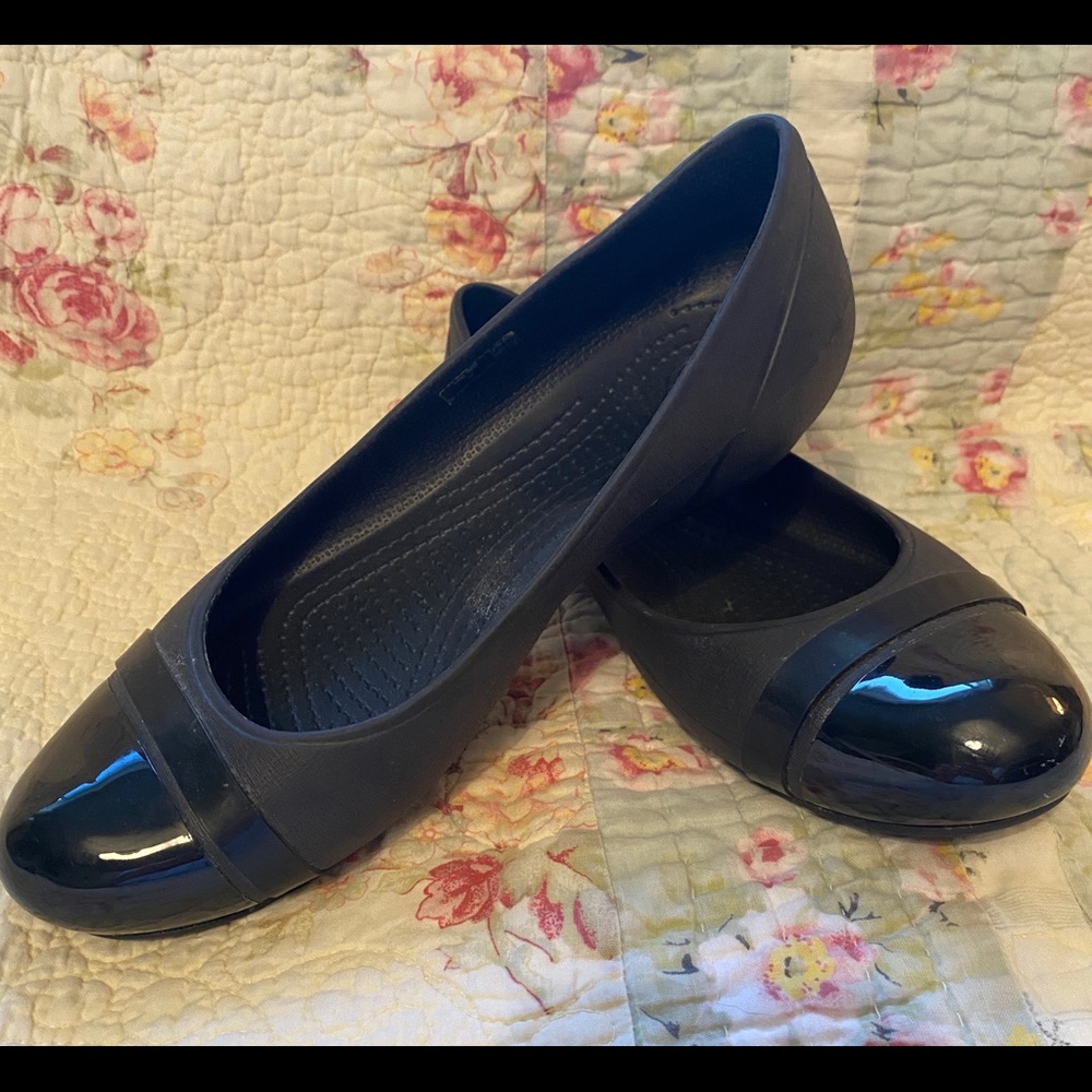 Black CROCS slip on cap toe flats size 8